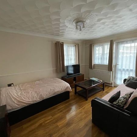 Spacious Bungalow In London, Near Central London, The Excel Centre And The O2, Ideal For Families Zewnętrze zdjęcie